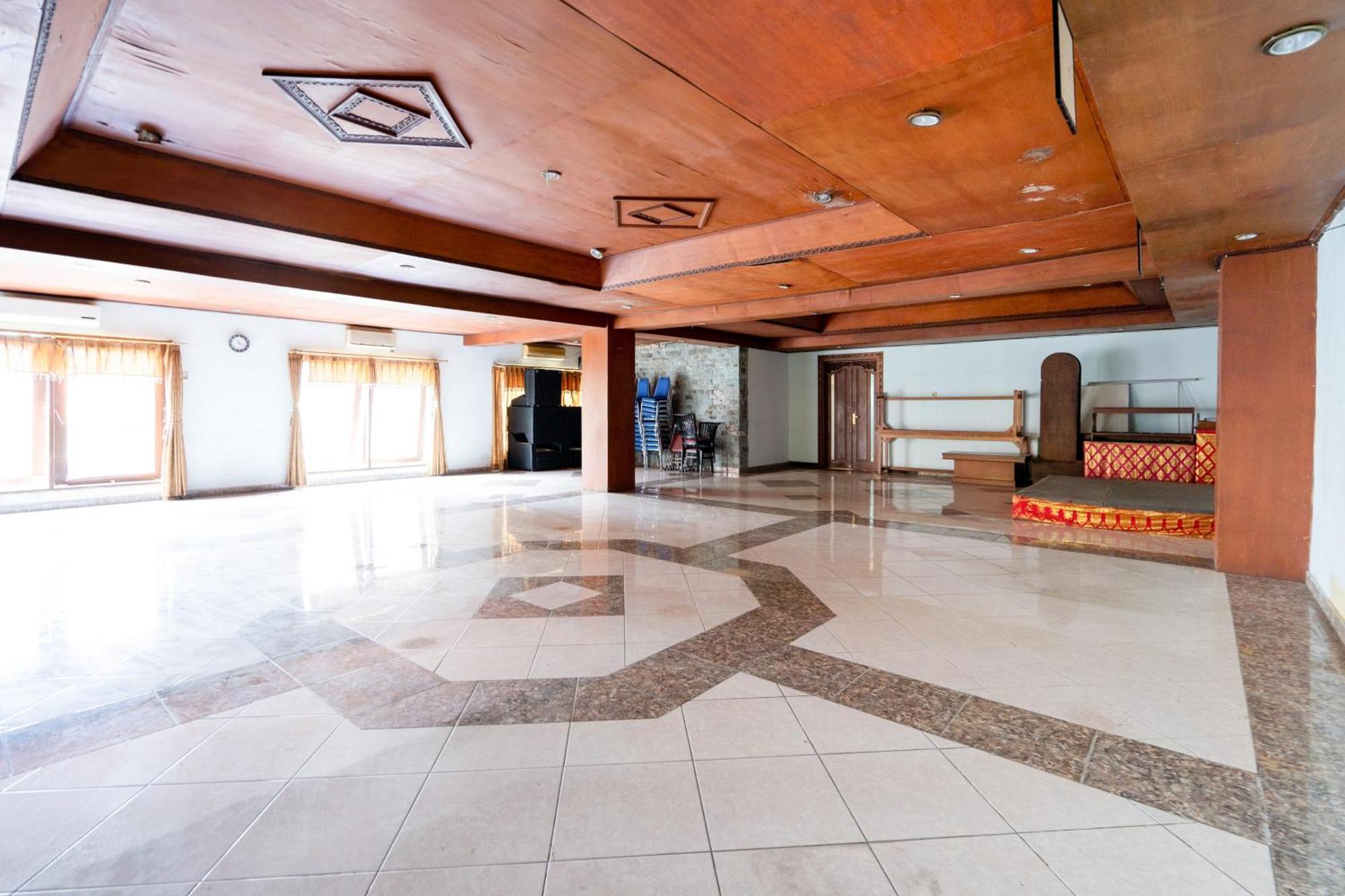 Reddoorz Plus At Mahajaya Hotel Denpasar Экстерьер фото