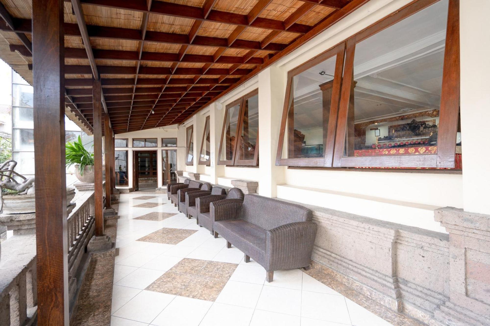 Reddoorz Plus At Mahajaya Hotel Denpasar Экстерьер фото