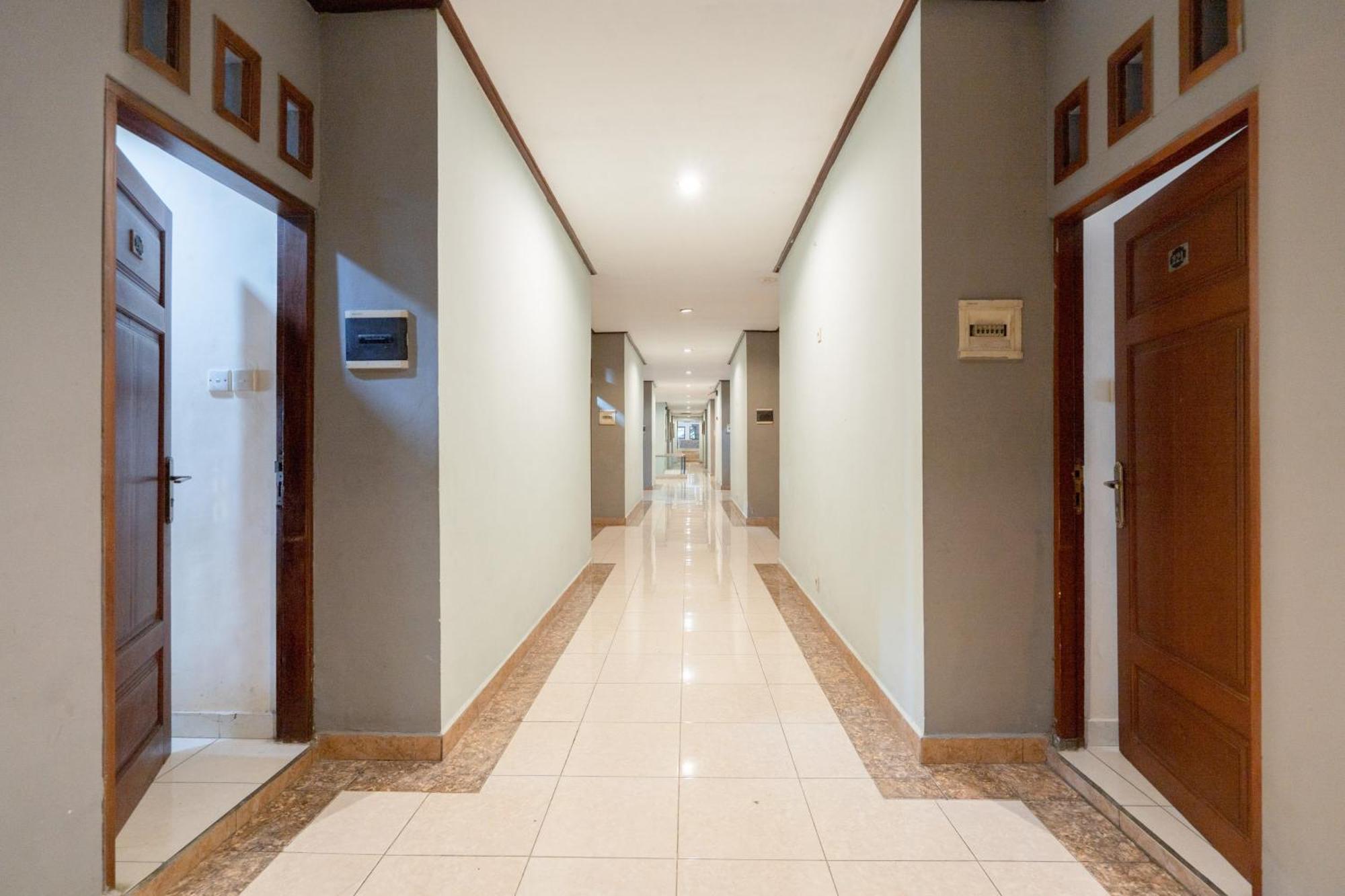 Reddoorz Plus At Mahajaya Hotel Denpasar Экстерьер фото