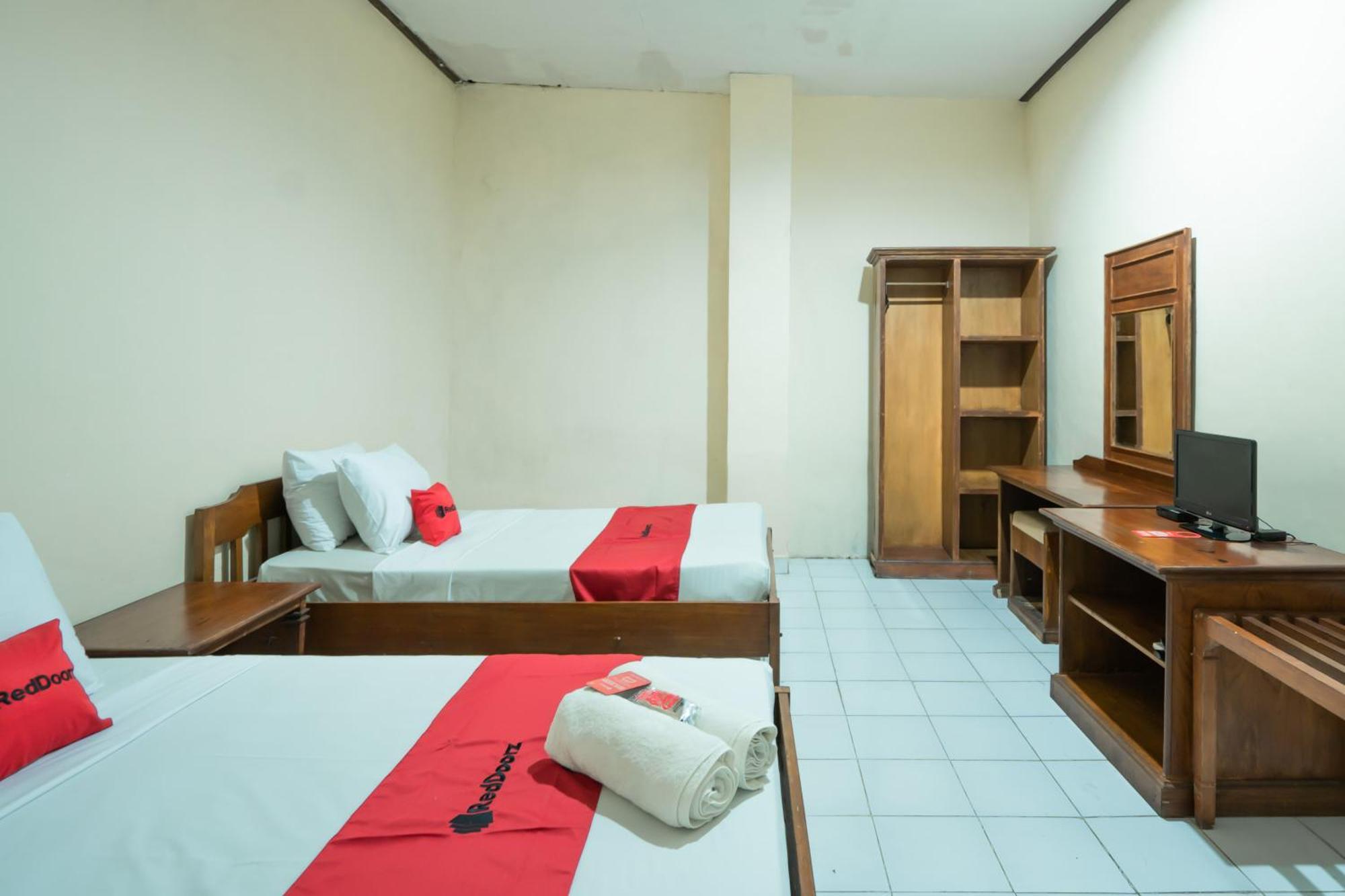Reddoorz Plus At Mahajaya Hotel Denpasar Экстерьер фото