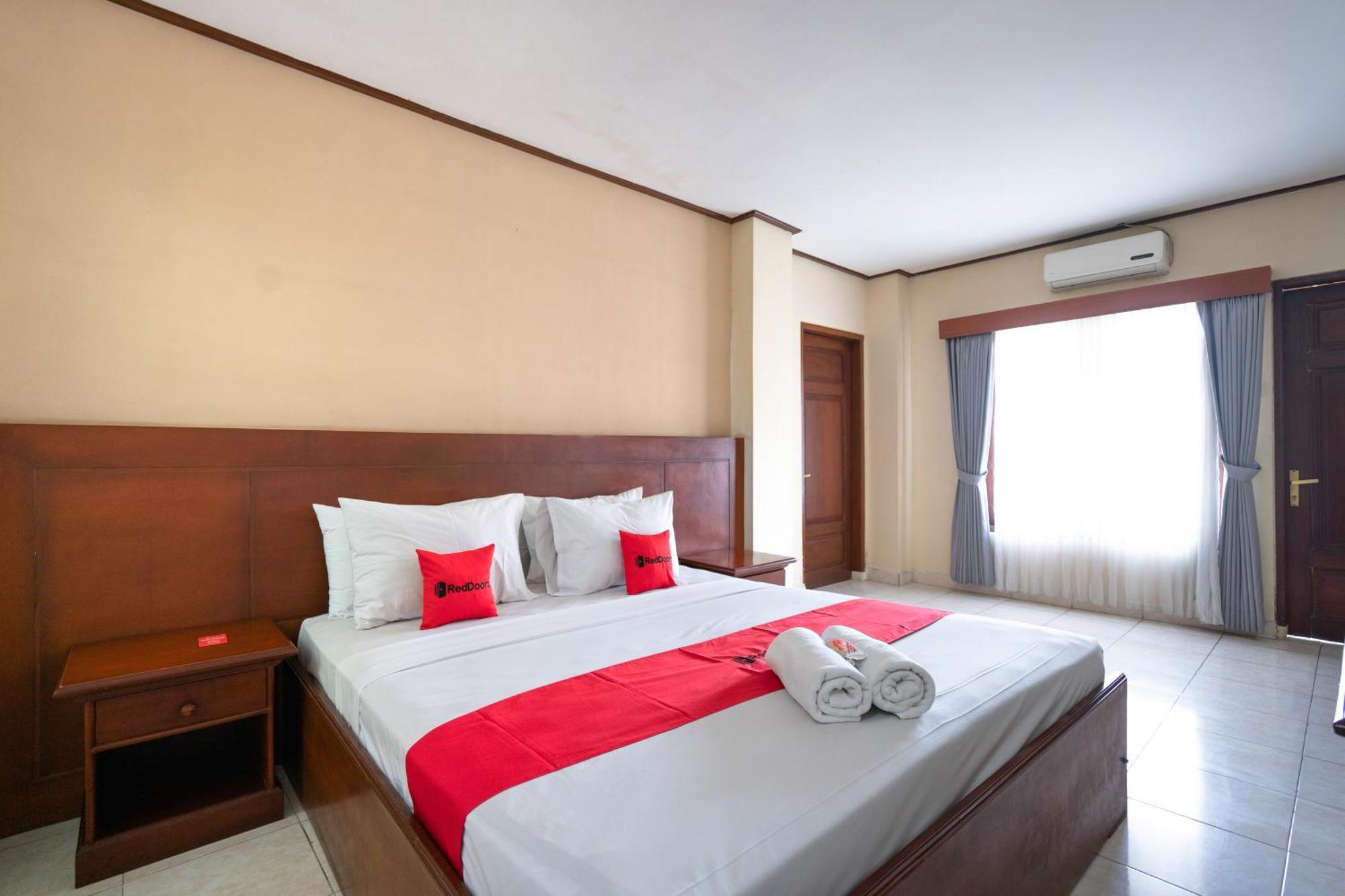 Reddoorz Plus At Mahajaya Hotel Denpasar Экстерьер фото