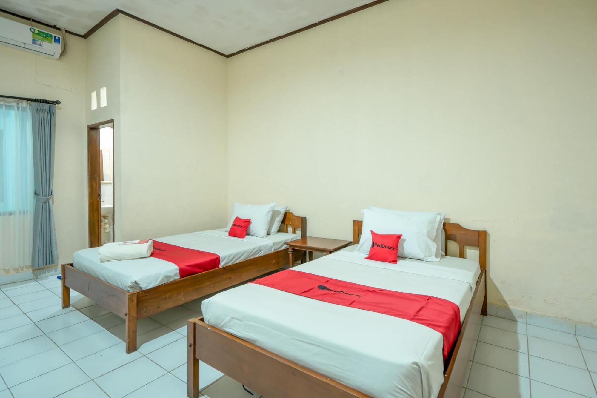 Reddoorz Plus At Mahajaya Hotel Denpasar Экстерьер фото