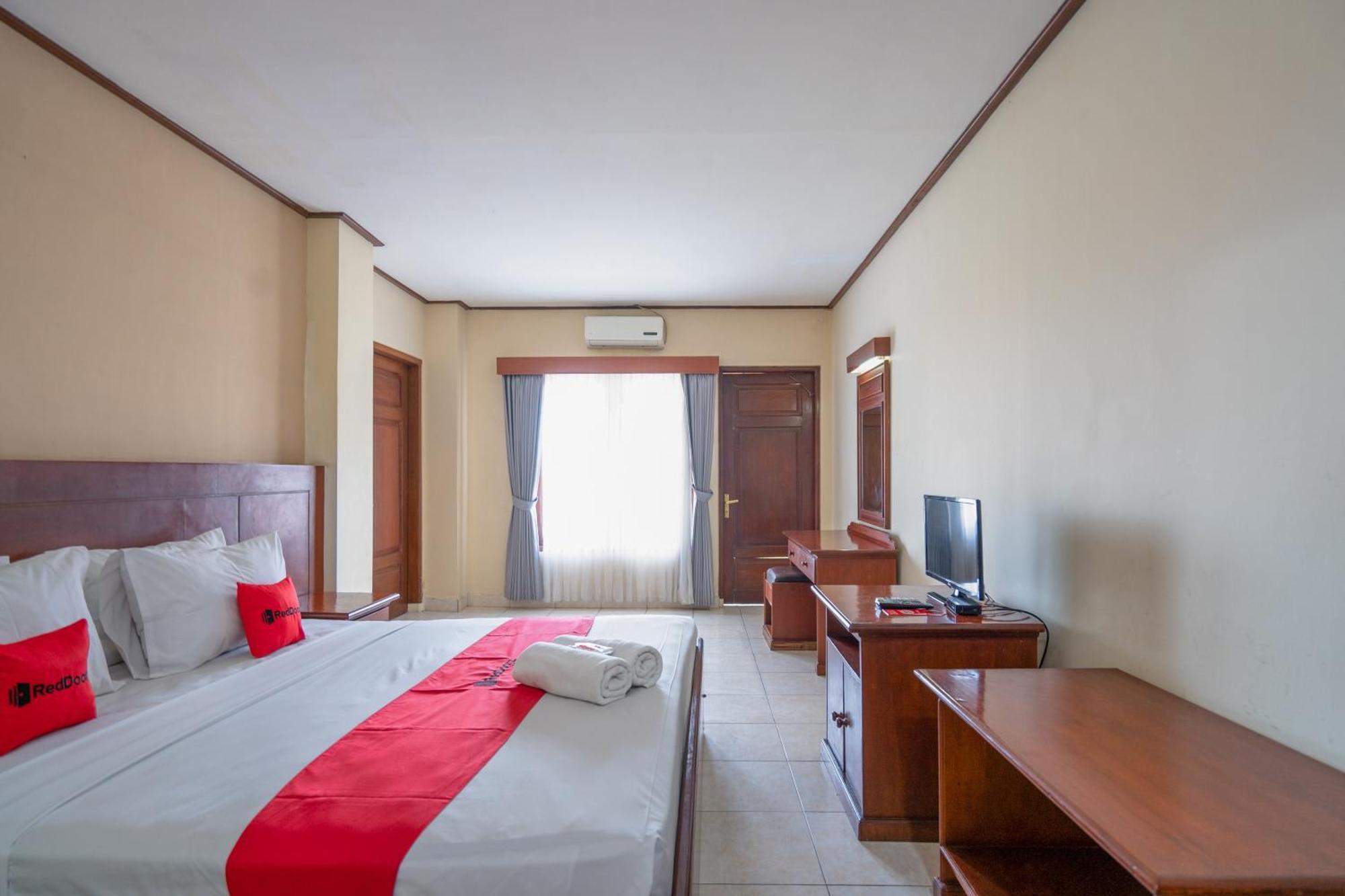 Reddoorz Plus At Mahajaya Hotel Denpasar Экстерьер фото