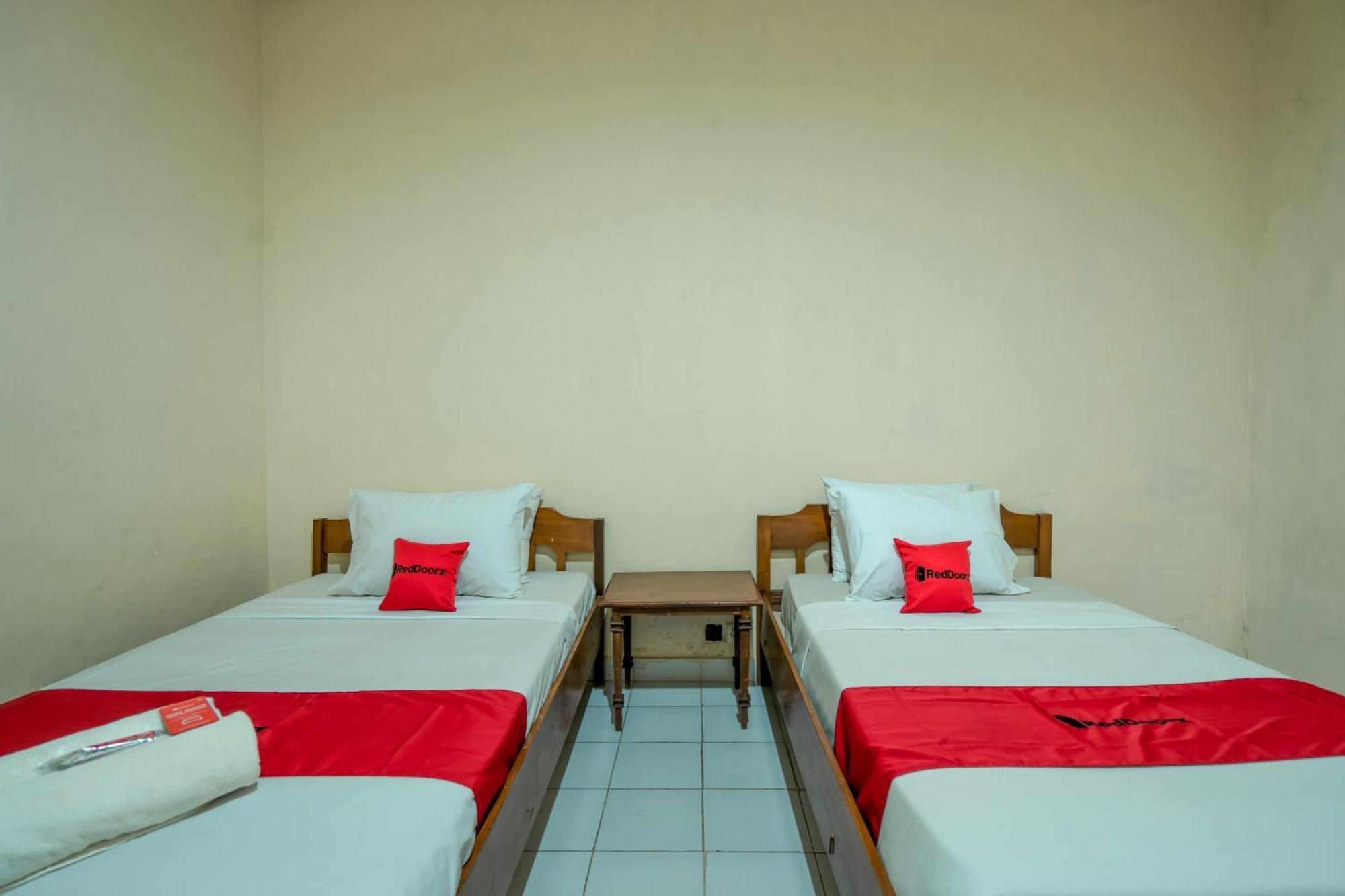 Reddoorz Plus At Mahajaya Hotel Denpasar Экстерьер фото