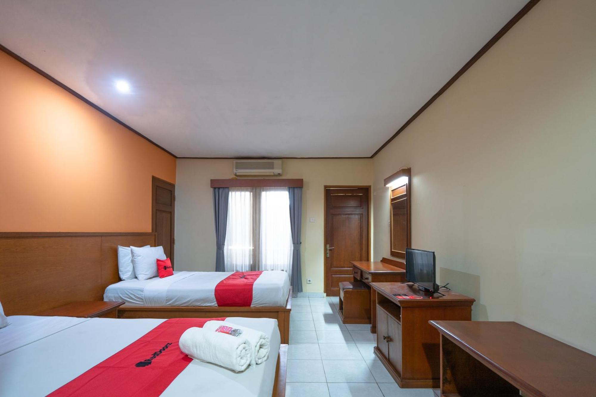 Reddoorz Plus At Mahajaya Hotel Denpasar Экстерьер фото