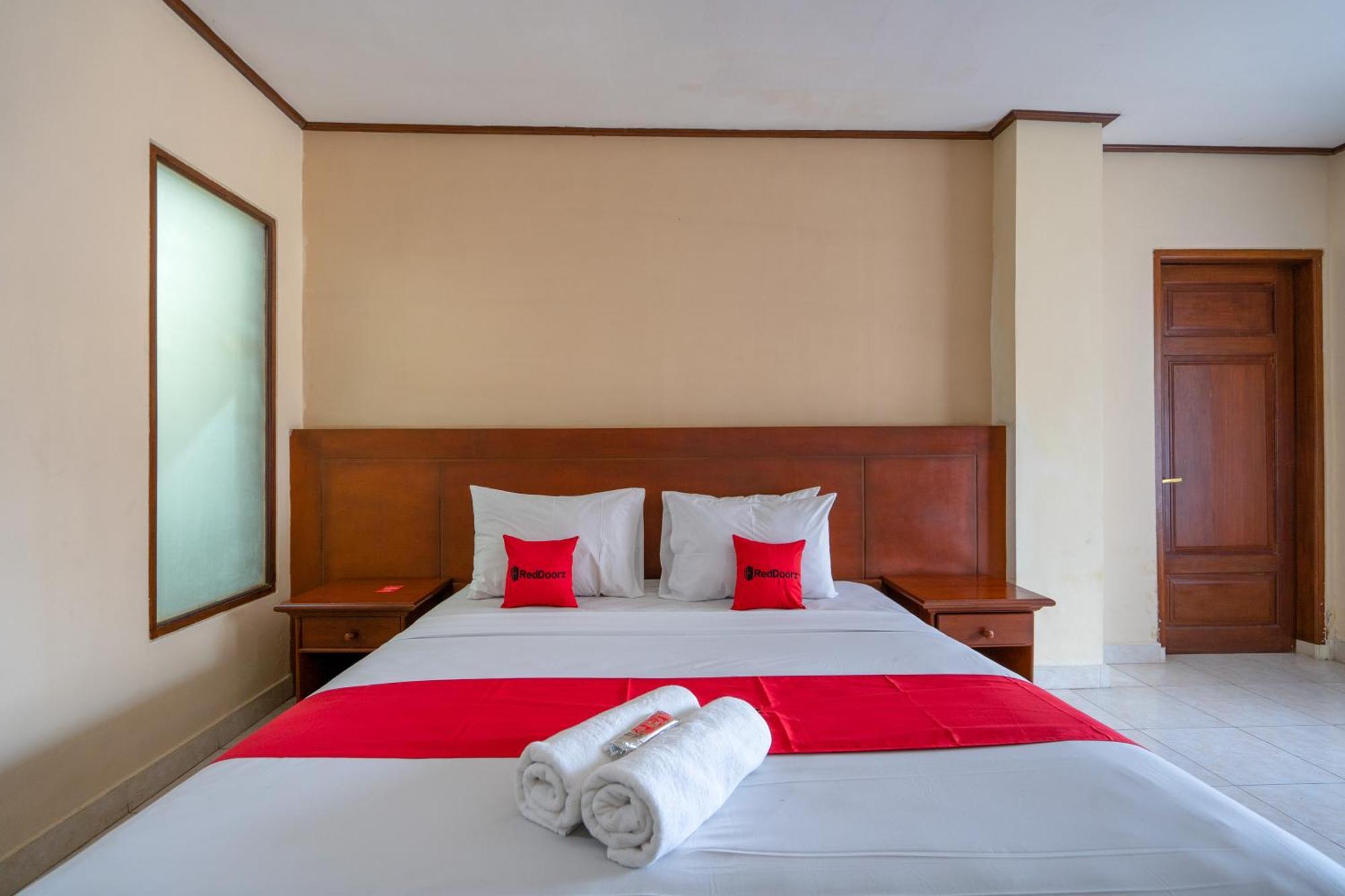 Reddoorz Plus At Mahajaya Hotel Denpasar Экстерьер фото