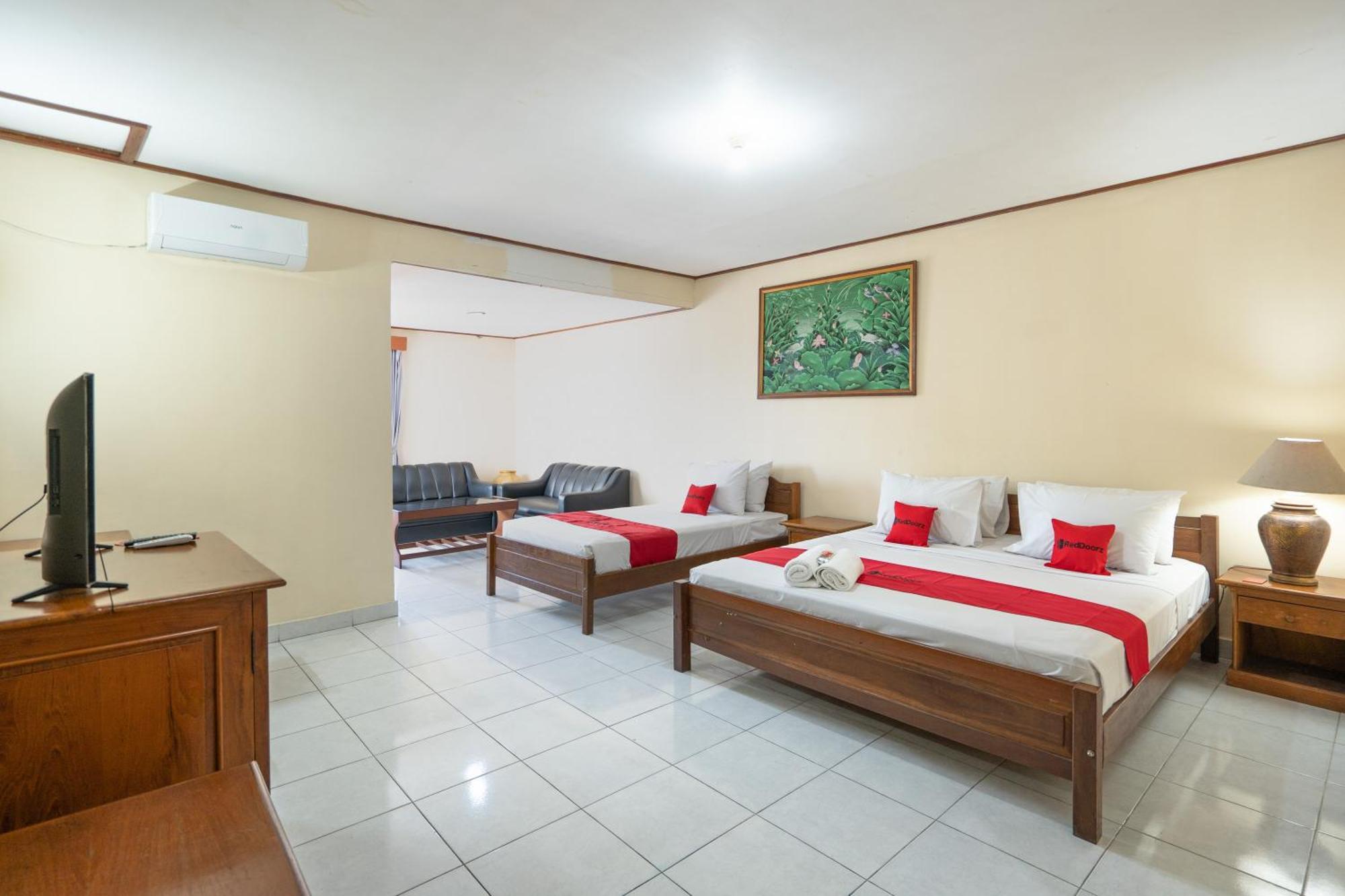 Reddoorz Plus At Mahajaya Hotel Denpasar Экстерьер фото